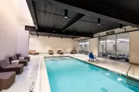 Aloft Savannah Downtown Historic District - Pools
