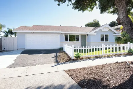 Private Peaceful Oasis with Pool/Patio/BBQ/Firepit Entire House 5mins from beach