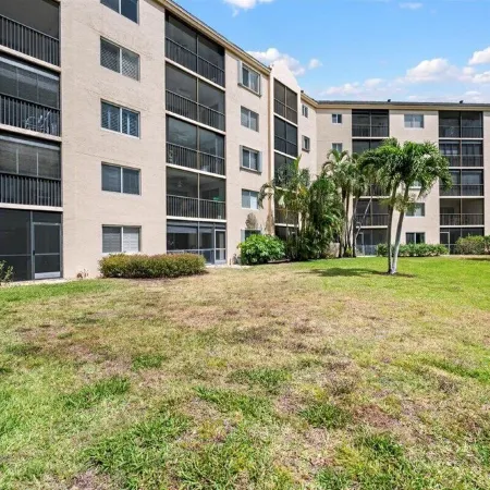2/2 Condo-5 Minute Walk to Beach