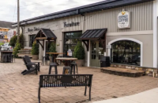 Updated and renovated Hideaway Apartment with brand-new kitchen! Charming!