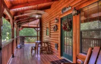Amazing 4Br Cabin -HT, Fire Pit & Game Room-10 Mins from PF - 부티크