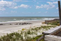 "Making Waves" Oceanfront/Pet Friendly/Less then 10 Steps to Beach off deck!