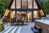 Unique & Luxe Gem: Hot Tub, Fire Pit, Office, Community Pool Hotels in Morgan County