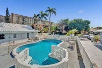 Bright Pompano Beach Aparthotel: Poolside Bliss Just Steps from the Shore!