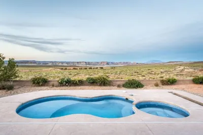 NIZHONI Pool Hot Tub Fast WiFi Spacious Family Home 10 Minutes To Lake Powell 글렌 캐니언 댐 주변 호텔