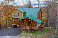++Pet Friendly++ PoolTastic Cabin w/ Private Pool, Theater & Arcade