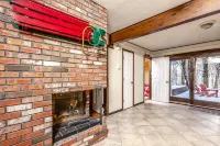 Massive Killington Mountain Lodge - Hot Tub + Sauna + Close to Killington & Pico