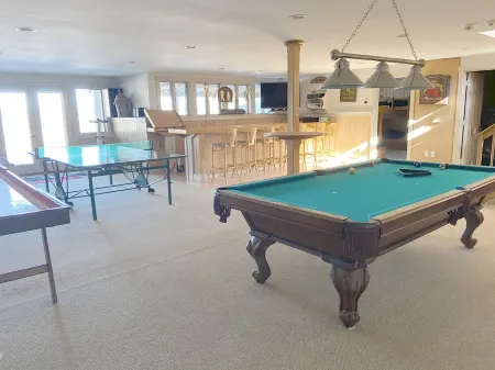 Enjoy Every Season at this Serene Estate with Incredible Mountain Views !