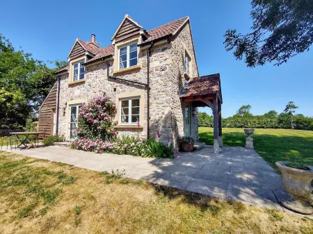 Peaceful, scenic,cosy cottage near Wells and Frome Отели в г. Мендип Дистрикт