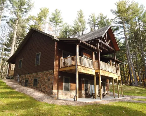 Adirondack River Lodge/ Spectacular Waterfalls/ Natural swimming pools. Hotels in Greig