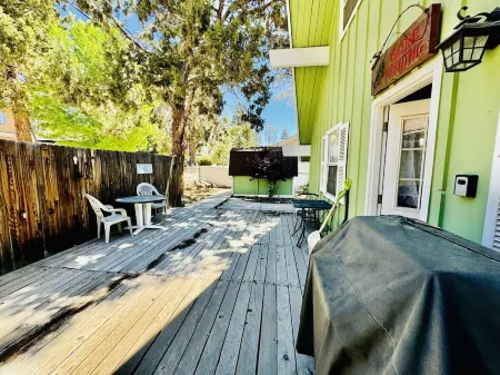Quiet and family friendly 3-bedroom house with WiFi in Big Bear near slopes