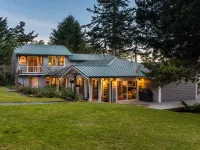 Amenity-Packed Waterfront Island Retreat Hotels in Lopez