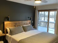 Fire pit! Hot tub! Game room! Kayaks! Hotels in 