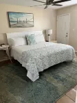 Beautiful Jupiter 3/2.5 + Loft Condo only steps from the beach on Carlin Park!
