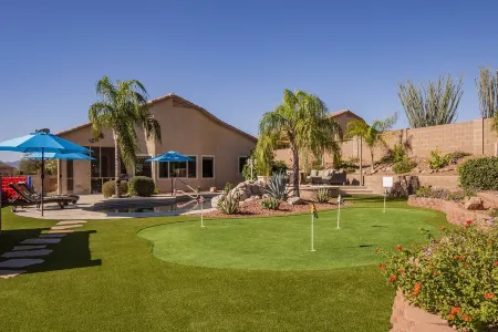 Relaxing Vacation with Catalina Views & EV Charging 21315404 Отели рядом с достопримечательностью «Тохоно Чул | Гарденс, Галлерис, энд Бистро»