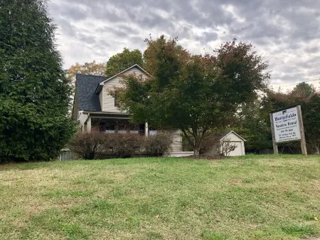 Hot tub, Campfire ring and great location!