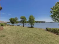Tranquil Lakefront Paradise on Lake Oconee!! Beautiful 2 Bedroom Condo