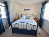 Quiet 2-Bed, 2-Bath Condo with Spacious Sundeck & Tennis Courts Hotels in Oak Bluffs