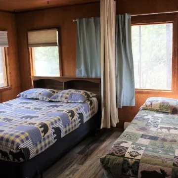 Great Cabin- get own beach & dock!  Perfect for Glacier National Park Vacation!