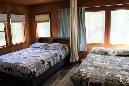 Great Cabin- get own beach & dock!  Perfect for Glacier National Park Vacation!