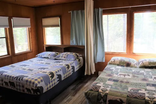 Great Cabin- get own beach & dock!  Perfect for Glacier National Park Vacation!
