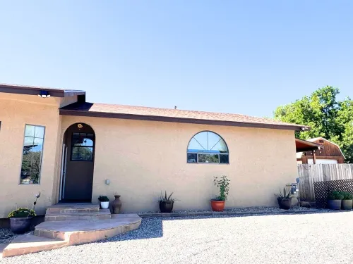 2BR 1B guest house. Convenient location, pet friendly, amazing views!