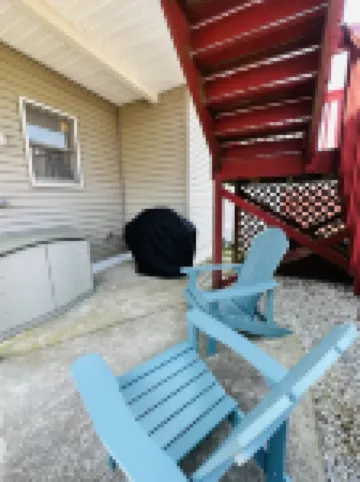 Newly Renovated 3BD/2BTH, 1 BLK to Beach