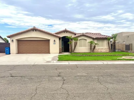 Yuma Foothills Family-friendly Home Central location to Lake, Dunes, River, etc.