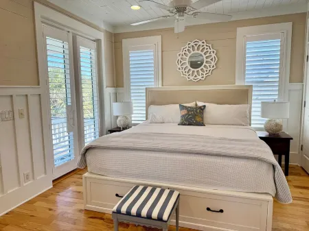 Florida Oasis-Steps to Beach-Pool-4 Beach Loungers-optional golf cart