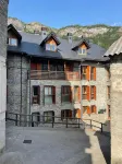 Apartamentos Snö Escarrilla Hotels near Búbal