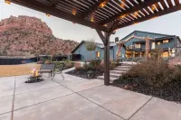 Zion Vista 7BR/5.5BA Poolside Manor Near Zion: Sauna, Hot Tub, Golf, Gym - Villas