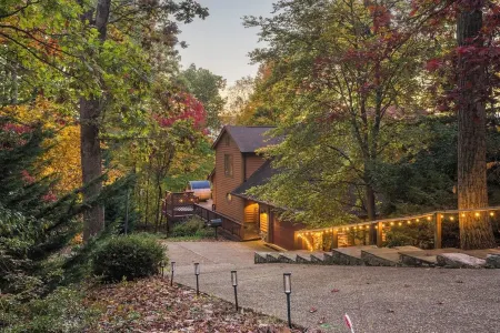 5500 sq ft Designer Home w Theater, Hot Tub, Sauna