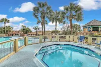 Fresh and Clean Oceanfront Condo with Pools, Lazy River & Hot Tubs!