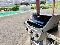 Hilo Studio Retreat with Gorgeous Park View, AC, WiFi, Pool