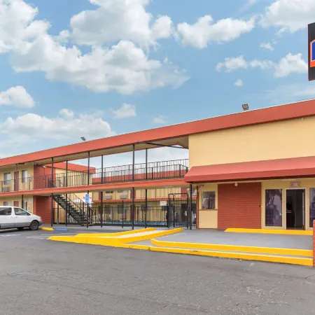 Howard Johnson Suites by Wyndham San Diego Chula Vista/BayFt