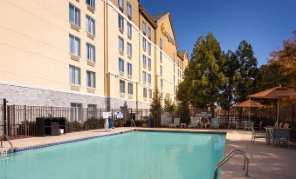 La Quinta Inn & Suites by Wyndham Atlanta Airport North