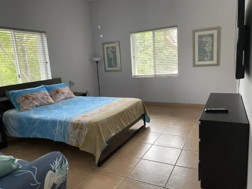 Great house at walking distance from the ocean. Key Largo-Tavernier.