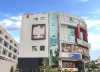 Fabhotel Royal Residency II Отели рядом с достопримечательностью «Бирла Мандир»