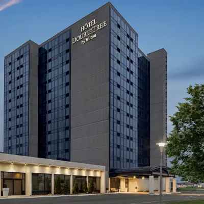 DoubleTree by Hilton Pointe Claire Montreal Airport West Отели рядом с достопримечательностью «Главный офис компании Air Canada»