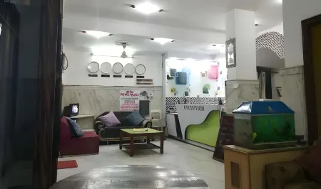 Hotel Prince Palace (The Green) Отели рядом с достопримечательностью «Суоми Вивекананд Гарден»