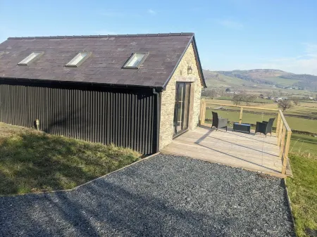 The Barn @ Tyn y Ffridd , Great Views, WiFi, Log Burner Отели рядом с достопримечательностью «Caer Drewyn Hillfort»