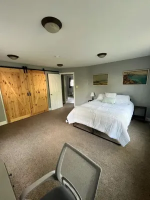 Beautiful, Spacious Home, minutes to the Old Port!