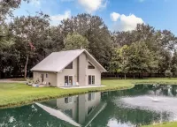 Bayou Getaway - Charming 1-bedroom house on a pond in tranquil Breaux Bridge, LA Hotels in Breaux Bridge