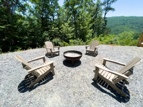 The Rowdy Bear Off-Grid Glamping Cabin