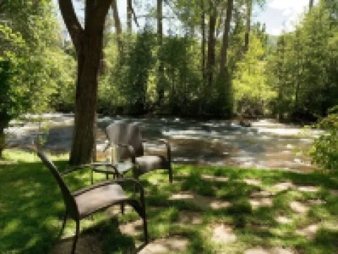 Luxurious Riverfront Cabin on the Frying Pan River - 1 block to Basalt 巴索爾特酒店