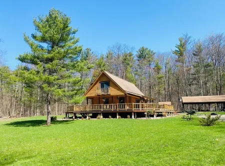 secluded log home, minutes from all star village in Oneonta
