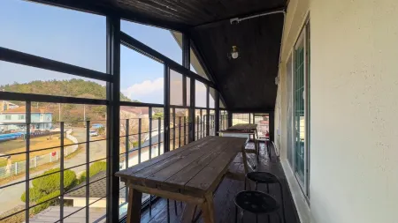 Gyeongju Mood Pension Отели рядом с достопримечательностью «Gyeongju World Entertainment Park»