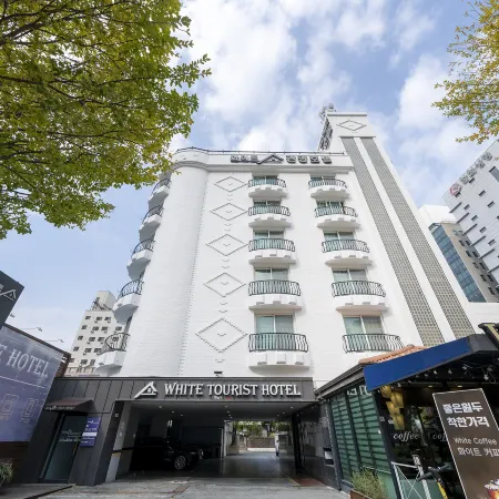 White Tourist Hotel Отели рядом со станцией Станция Jeonju