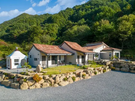 Danyang Laonsol Pension Отели рядом с достопримечательностью «Guinsa Temple»