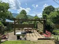 Grovemont Getaway - 3 bedroom, 2.5 bath beautifully updated historic home